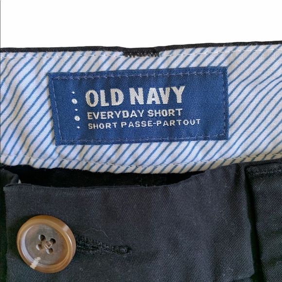 Old Navy Everyday 5” Inseam Shorts - Picture 4 of 4